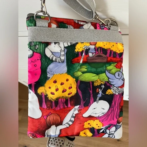 Vtg Y2K LeSportsac Artist Edition Fafi bag purse silver pink Alice in Wonderland - Picture 6 of 8